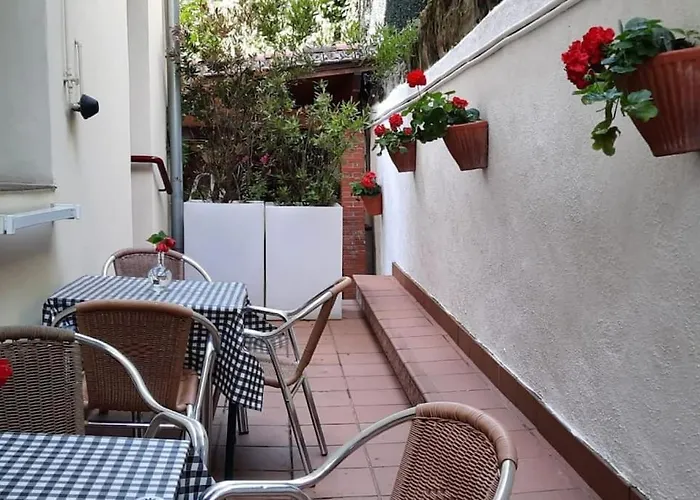 Apartamento En Casa Con Jardin + Garaje. E-Bi-201