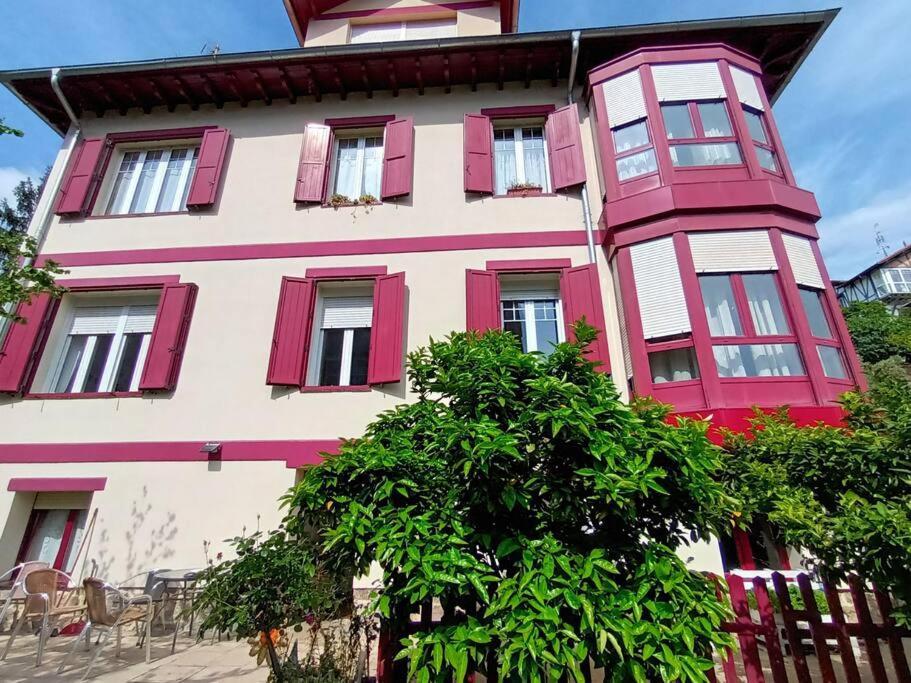 Apartamento En Casa Con Jardin + Garaje. E-bi-201 *
